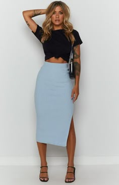 00s Mode, Blue Midi Skirt, Pastel Outfit, Knit Midi Skirt, Mode Casual, Elegante Casual, Looks Vintage, Outfits Casuales, Skirt Outfits