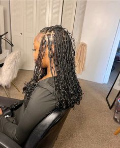 Cute styles / styles for black girls / human boho knotless / knotless bob Medium Knotless Bob With Curls, Long Boho Bob Knotless Braids, Shirt Boho Knotless Braids, Shoulder Length Knotless, Medium Short Bohemian Knotless Braids, Small Short Boho Knotless Braids, Medium Boho Knotless Braids Bob, Long Boho Bob, Short Notlessbox Braids With Curls