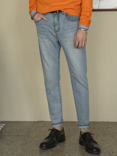 Editor's Notes Tapered denim pants designed by HALBKREIS LAYOUT. It is a versatile item that is good to be matched with various stylings. - Basic must-have item- Versatile item- Durable material- Side and back pockets Measurements(in.)Size: S / M / L / XLTotal Length: 37.8 in. / 38.2 in. / 38.6 in. / 39 in. Waist: 15.4 in. / 16.1 in. / 16.9 in. / 17.7 in. Thigh: 11.8 in. / 12.2 in. / 12.6 in. / 13 in. Rise: 11 in. / 11.2 in. / 11.4 in. / 11.6 in. Hem: 6 in. / 6.2 in. / 6.4 in. / 6.6 in.  *Model info (Light Blue): Height 6' 03 / Weight 136.7 lbs / Fitting size M*Model info (Blue): Height 6' 04 / Weight 147.7 lbs / Fitting size M*Model info (Black): Height 5' 94 / Weight 147.7 lbs / Fitting size M Composition & Care- 99% Cotton, 1% Polyurethane- Please check Spring Tapered Denim Bottoms, Light Wash Tapered Leg Bottoms, Casual Tapered Cropped Leg Jeans, Casual Medium Wash Tapered Bottoms, Medium Wash Tapered Cropped Leg Bottoms, Casual Medium Wash Tapered Pants, Medium Wash Tapered Cropped Bottoms, Tapered Denim Blue Jeans For Spring, Casual Tapered Medium Wash Pants