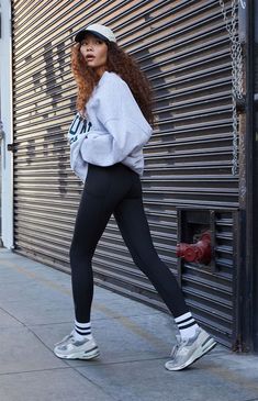 Yoga Girl Outfit, Women Jogging Outfit, Snug Fit Athleisure Yoga Pants, Athleisure Black Women, Outfits With Yoga Pants Cute, Fall Gym Outfits For Women, Sporty Compressive Yoga Pants With Pockets, Athleisure Sweat-resistant Yoga Pants, Casual Squat-proof Yoga Pants For Pilates