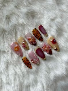 Fall Nails Cute Simple, Thanksgiving Inspired Nails, Fall Bling Nails, Almond Nails Designs Winter, Funky Almond Nails, Fall Aesthetic Nails, Fall Almond Nails, Asian Nails, Nail Candy