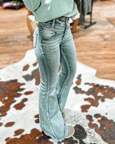 Upgrade!!! With the softer fabric, these jeans providing enhanced comfort for all-day wear. Medium Wash Stretchiness Level >> Stretch Raw hem Soft material *Measured on the smallest size, measurements may vary by size.10.5" Rise / 33" Inseam, size 26 Size Waist(IN) Hip(IN) 25 25 34 26 26 35 27 27.5 36 28 29 37 29 30 38.5 30 31 41 31 32 42 Western Flare Jeans Outfit, Classy Cowgirl Outfits, Raw Hem Flare Jeans, Country Jeans, Fabric Jeans, Flare Jeans Outfit, Classy Cowgirl, Country Style Outfits, Gorgeous Clothes