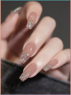 Glitter ombré nails ✨ | Elegant nails, Chic nails, Pretty nails https://www.pinterest.com/pin/eye-catching-gold-nail-ideas-to-spice-up-your-appearance--356488126767172105/ Birthday Nail Designs, Unghie Sfumate, Korean Nail Art, Ombre Nails Glitter, Korean Nails, French Tip Acrylic Nails, Striped Nails, Bridal Nails, Elegant Nails