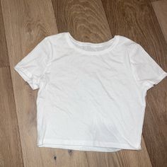 Sold Out Urban Outfitters White Short Sleeve Crop Top, White Short Sleeve Crop Top By Urban Outfitters, White Crop Top T-shirt For Everyday, Fitted White Top From Urban Outfitters, Fitted White Top By Urban Outfitters, Simple Plain Tops For Summer, Simple Plain Summer Tops, White Crop Top From Urban Outfitters, White Casual Tops From Urban Outfitters