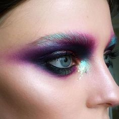 Fairy Halloween Makeup, Brown Hair Cuts, Makeup Palette Collection, Metallic Makeup, Wedding Halloween, Hair Model, Goth Makeup, Pink Eyeshadow