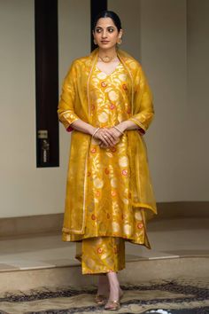 Yellow handwoven straight kurta with brocade floral jaal detail. Paired with a coordinating straight pant and a lace detailed dupatta. - Aza Fashions Yellow Banarsi Suit, Straight Suits With Pants Indian, Brocade Suits Indian Party Wear, Yellow Brocade Suit, Haldi Outfits For Women, Yellow Kurta Woman, Banarsi Silk Suit Designs Indian, Kurta Pants For Women Design, Khatwork Kurti