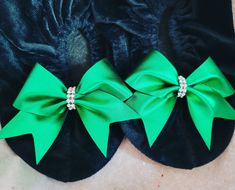 Shoe covers with bow > pick your 1 bow color Don't see what you want? Message us & we will make it happen.     Bow is detachable for easy cleaning. Hand wash & hang dry shoe covers. Do not wash bows.  Spot clean bow if necessary.    You can also change your bows to match the holidays or cute outfits.  These covers save the day when you need to run in & out of the studio.  Keep those shoes clean!  Size small- please refer to the shoe chart.  For bigger sizes please find the correct listing.   Thank you for shopping with us. Message us anytime to ensure the perfect order. Items are packaged perfectly from our doors to yours 📦 Cheer Shoe Covers, Shoe Chart, Cleaning Items, Cheer Dance, Star Shoes, Shoe Covers, Shoe Insoles, Save The Day, Clean Shoes