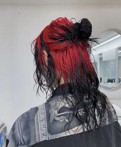 Halo Hair Color, Red Halo Hair, Dyed Hair Inspiration, Hair Inspiration Short, Halo Hair, Punk Hair, Pretty Hair Color, Hair Stylies, Hair Dye Colors