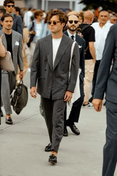 Italian Men Fashion Street, Suits 2023 Men, Vintage Men’s Suit, Tailored Timeless Suits, Men’s Suit Ideas, Italian Suit Style, Suit Italian Style, Wedding Mens Outfit, Pitti Uomo 2023 Summer