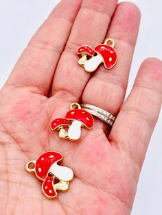 Cute enamel Mushroom charms. 5 per pack Size 20mm Gatlinburg Tn, Charms Bracelet, Bracelet Charms, Polymer Clay Projects, Cute Charms, Stretchy Bracelets, Enamel Charms, Small Things, Clay Projects