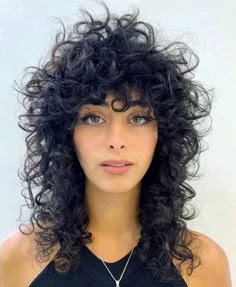 Shullet Hairstyles Long Curly, Edgy Curly Haircuts Medium, Wolfcut Hair Curly, Shag Mullet Curly Hair Long, Curly Shag Mullet Women, Long Curly Mullet Hairstyle Women, Punk Curly Hair, Shaggy Mullet Curly Hair, Curly Shaggy Mullet