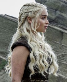 Daenerys Targaryen/Emilia Clarke Daenerys Braids, Plaits Tutorial, Daenerys Hair, Viking Braids, Long White Hair, Gra O Tron, Braid Tutorial, Mother Of Dragons