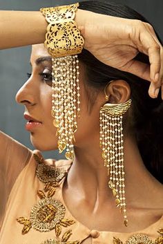 #perniapopupshop #raabtabyrahul #jewellery #goldplated #shopnow #happyshopping Engagement Accessories, Necklace Set Indian Bridal Jewelry, Indian Designers, Beaded Braclets, Indian Outfits Lehenga, Weddings Receptions, Necklace Set Indian, Bridal Jewellery Design, Fashion Design Collection