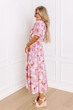 - Your heart will melt for this gorgeous midi! Its flowy design and beautiful watercolor print makes it a perfect addition to any stylish girlie's wardrobe. Make an enchanting impression wherever your path leads you in this darling dress! - Fully lined material with a blush, ivory, and copper colored watercolor print - An elastic v-cut neckline - Short draped sleeves - An elastic waistline - Functional side pockets - A flowy silhouette that ends in a midi length hemline Measurements S : Bust 38" Adorable Dresses, Draped Sleeves, Flowy Design, High Waist Wide Leg Pants, Drape Sleeves, Impressions Online Boutique, Darling Dress, Beautiful Watercolor, V Cut