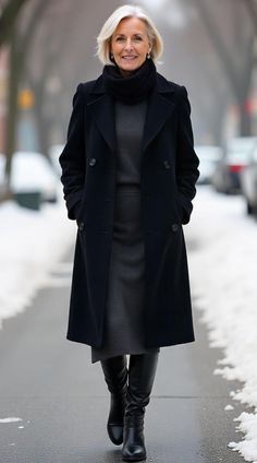 Explore chic winter wardrobe ideas for women over 60 that focus on warmth without compromising on style. Perfect cold-weather ensembles. Outfits 50 Year Old Woman, Wardrobe Ideas For Women, 60 Outfits, 60 Year Old Woman, Mode Mantel, Cold Weather Outfit, Effortless Outfit, River Cruise