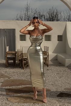 Light Gold Visions Of You Midi Dress Foto Poses, فستان سهرة, Metallic Dress, Looks Chic, Silver Dress, Look Fashion, Classy Outfits, Chic Outfits, Dress To Impress