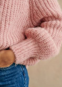 Nantucket In The Fall, Emile Cardigan, French Girl Style, Knit Alpaca, Thick Sweaters, Easy Style, Wool Vest, Fashion Victim, Perfect Pink