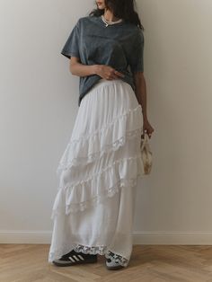 Tiered Skirt Outfit, Ruffle Skirt Long, Layered Maxi Skirt, Skirt Styling, Skirt With Lace, Hijabi Outfits, Online Fashion Store, Lace Ruffle, Loose Tops