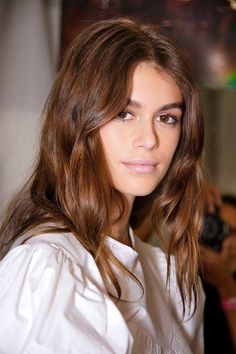 Drugstore Eyebrow Products, Kaia Gerber Hair, Best Drugstore Products, Eyebrow Products, Drugstore Products, Beauty Hacks Lips, Cool Hairstyles For Girls, Peinados Recogidos, Fresh Hair