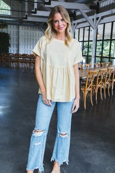 Get ready to rock that babydoll look with our Luciana top! Designed with an oversized fit, this cotton top features short sleeves, a round neck, and a handy chest pocket. Perfect for a playful and effortless style! General Info: 70% Cotton, 30% Linen Hand Wash Cold; Line Dry Babydoll Style Oversized Short Sleeves Round Neck Chest Pocket Back Button Closure Fit Guide: Shape & Fit: Relaxed, Oversized Fabric Elasticity: No Stretch Fabric Texture: Linen Blend Model Info: Height: 5’10” | Bust: 32" | Waist: 24" | Hip: 34” | Size Shown: Small