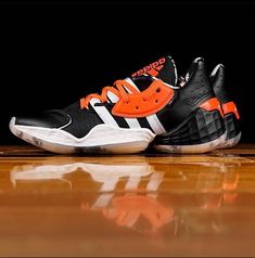 DP adidas Basketball James Harden Vol 4 // Saucony Sneaker