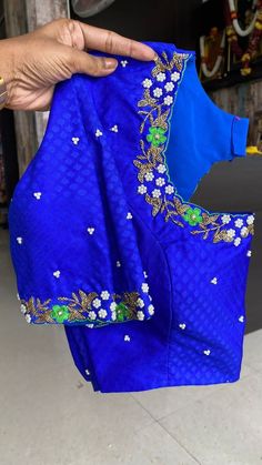 www.threadslabel.com
Threads resham soft silk saree with hand worked blouse
#threads #threadslabel #shobananithin #resham #saree #silk saree #blouse Salwar Kurti, Blouse Aari Work, Hand Worked Blouse, Saree Ready To Wear, Green Blouse Designs, Worked Blouse, Blouse Maggam Work, Blue Blouse Designs