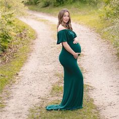 Maternity Dress Size Medium Emerald Green Maternity Dress Spring Green Maternity Dress For Party, Elegant Green Maternity Dress For Party, Elegant Green Maternity Party Dress, Green Maternity Maxi Dress, Spring Fitted Maternity Gown, Fitted Maternity Gown For Spring, Elegant Green Maternity Maxi Dress, Fitted Maternity Maxi Dress, Elegant Green Maternity Dress