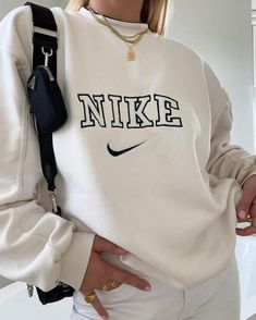 Vintage Nike Sweater, Sweatshirts Nike, Photographie Indie, Aesthetic Crewneck, Leopard Print Sweatshirt, Nike Crewneck, Crewneck Vintage, Nike Sweats