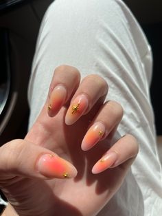 Aura Nails Ideas, Nails Orange And White, Orange Aurora Nails, Orange Nails Art, Airbrush Almond Nails, Pink Orange And Gold Nails, Prom Nails Orange Dress, Light Pink And Orange Nails, Nail Inspo Trendy 2024 Spring