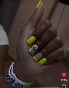 Cute Short Nails Yellow, Fluorescent Nails, Nail Salon And Spa, Halloween Acrylic Nails, Diy Acrylic Nails, Drip Nails