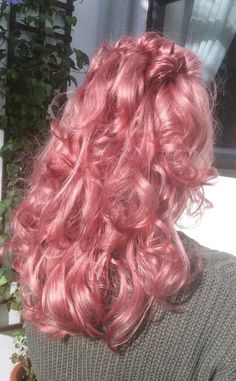 Fading Pink Hair, Pink Hair Fair Skin, Dusty Red Hair, Cherry Pink Hair, Strawberry Pink Hair, Ethereal Hairstyles, Cherry Cuddler, Curly Pink Hair, Pale Pink Hair