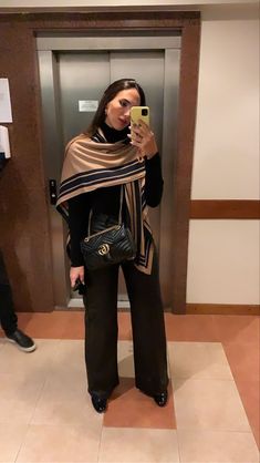 Evening Winter Outfits Classy, European Winter Night Outfits, Winter In Budapest Outfits, Elegant Luxury Poncho For Winter, Expensive Outfits Aesthetic, Plus Size Chic Outfits Classy, Look Pro Frio, Look Winter