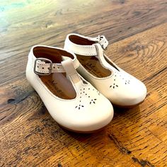 Brand New Never Worn Size 21/5.5 White Cream Color Smoke Free Home I Have More Toddler Shoes For Sale Shoes For Sale, Toddler Shoes, White Cream, Cream White, Cream Color, Mary Janes, Kids Shoes, Dress Shoes, Kids Shop