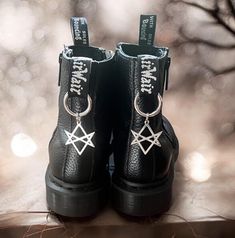 These hexagram boot charms are perfect for the pull strap/loop on the back of boots! A fun way to show off your style.    Perfect for any combat boots or other boots or shoes with a pull strap.    Materials:  Alloy Charms Stainless Steel Ball Ring or Alloy Spring Ring Carabiner   *boots not included Dm Boots, Boot Charms, Doc Marten Boot, Grunge Punk, Goth Grunge, Shoe Clips, Doc Martens, Spring Rings, Brooch Pin