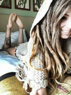 Cute blonde locks with crochet hood Long Dreadlocks, Rasta Girl, White Dreads, Diy Sy