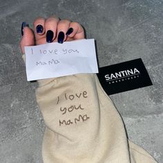 someone holding up a note that says i love you, ma'na and i love you mama