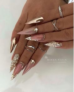 Nude Bling Nails, Fall Stiletto Nails, Gold Stiletto Nails, Cardi B Nails, Champagne Nails, Stilleto Nails Designs, Pointy Nails, Chrome Nails Designs, Nails Gold