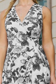 Looking for a dress that's as versatile as it is stunning? Meet the Black and White Floral Sleeveless Surplice Maxi Dress. Whether you're brunching with friends or attending a summer wedding, its flattering silhouette and timeless floral print make it the perfect choice for any occasion. Product code: CAA05A4A213CA Features:  Woven Surplice V-neckline Sleeveless Side tie Maxi Pattern: Floral Wash Method: Regular Wash Material: 100%POLYESTER. Elegant Sleeveless Floral Dress For Garden Party, Feminine Sleeveless Floral Dress For Brunch, Chic Sleeveless Floral Dress For Brunch, V-neck Sleeveless Dress With Floral Print For Brunch, V-neck Sleeveless Floral Dress For Brunch, Elegant Floral Print V-neck Sleeveless Dress, Elegant Floral Print Sleeveless Dress For Brunch, Elegant Sleeveless Floral Dress For Brunch, Maxi Pattern