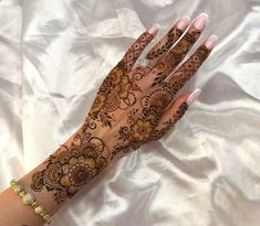 Henna art New Mehndi Designs 2023, Mehndi Tattoos, Hand Tattoo Ideas, Hand Stand, Henna Nails, Traditional Henna