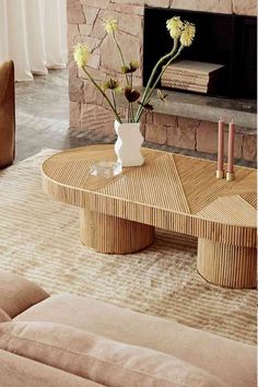 mesita-ovalada-madera-redonda-deco-neutral Timber Coffee Table, Australian Furniture, Strong Feminine, Drawing Room Decor, Tile Table, Bamboo Design, Hospital Furniture