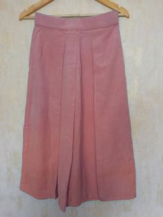 "Pleated pant for women, Dusty-Pink linen pant, Custom made, Made to order, Plus size -Calf length pleated linen pants. -Model height: 5'3\" wearing size S -Length: 32\" -Fit: Comfortable -Closure: Elasticated waist Style these linen pants with casual tops or our tank tops. you would want to wear these everyday! **Note: Free Shipping time 15-21 days. Express Shipping time 5-7 days.**" Pink Wide Leg Harem Pants With Pockets, Pink Wide-leg Harem Pants For Spring, Pink Ankle-length Wide Leg Cotton Pants, Pink Ankle-length Relaxed Fit Harem Pants, Pink Linen Pants, Pink Loosely Fitted Wide-leg Harem Pants, Pants Model, Pleated Pant, Bohemian Pants