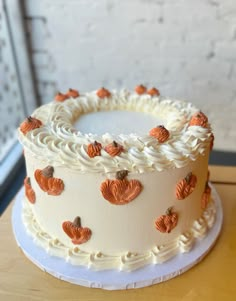 #cakes #customcakes #autumn #fall #fallcakes #cake #cakedesigner #cakedesigncake Cake Designs Thanksgiving, Thanksgiving Gender Reveal Cake, Simple Thanksgiving Cake Designs, Fall Cake Decorating Ideas Simple, Thanksgiving Cake Decorating Easy, Cute Thanksgiving Cake, Thanksgiving Decorated Cakes, Fall Mini Cakes Ideas, Easy Fall Cake Decorating Ideas