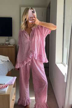 Sophie Sleep Set - Pants - Cotton - Gingham Berry – Piyama USD Gingham Pajama Set, Pajama Set Sewing Pattern, Pajama Sets Aesthetic, 60s Pajamas, Girly Pajamas, Pajama Set Pattern, Gingham Pajamas, Cute Pajamas For Women, Resort Wear Men