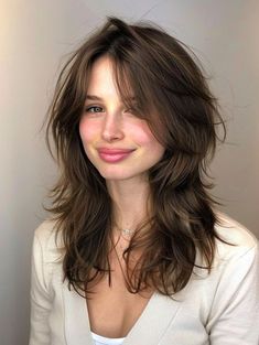 Medium Hairstyle Women Brunette, Medium Length Rounded Layers, Haircuts Medium Long Hair, Mid Length Layered Cut, Above Shoulder Length Layered Hair, Texture Haircut Long, Defined Layers Medium Hair, Effortless Layered Hair, The Shag Haircut Long