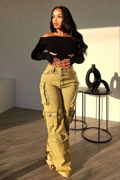 Outfits That Stand Out, Fashion Inspo Outfits Colorful, Off The Shoulder Tops Outfit, Outfit With Cargo Jeans, New Trends 2024, Women’s Cargo Pants, Cute Jean Outfits Winter, Trending Outfits 2024, Jean Winter Outfits