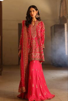 Style Guru, Modest Dresses Casual, Indian Dresses Traditional, Traditional Indian Outfits, Indian Bridal Fashion, Pakistani Bridal Dresses