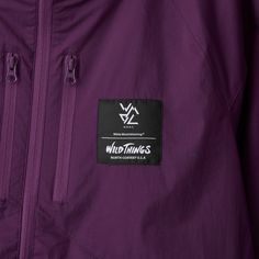 ・WILDTHINGSとのコラボレーションアイテム。・「DENALI JACKET」を3レイヤー生地を使用しライトスペックにアレンジ。・胸にはコラボネームを配置。・フィッティングに少しゆとりを持たせ、ミドルレイヤーと重ね着がしやすい設計。・リラックスシルエット。着用モデル H：180cm 着用サイズ：L Caddy Bag, Purple L, Hoodie Vest, Sweat Hoodie, Wallet Accessories, Golf Polo Shirts, Sunglasses & Glasses, Denim Coat, Head Covering