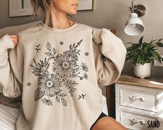 Elevate your everyday style with our crewneck sweatshirt, featuring a hand-drawn floral bouquet.  This fabulous graphic will be printed on a Gildan 18000 Unisex Sweatshirt which runs true to size. If you are looking for a roomy fit, we recommend sizing up. Please refer to the size chart in the images. We use professional quality DGT printing on all our apparel. Direct-to-garment, or DTG, is a high quality printing method that sprays ink directly onto the garment so there is no peeling or crackin Casual Crew Neck Sweatshirt With Plant Print, Flower Shaped Relaxed Fit Sweatshirt For Fall, Relaxed Fit Flower Sweatshirt For Fall, Floral Sweatshirt, Flower Sweatshirt, Flower Sweater, Drawn Floral, Flower Shirt, Cool Fabric