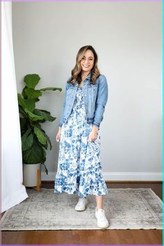 Dresses With Denim Jacket Outfit, Denim Jacket Outfit With Dress, Spring Outfits With Jackets, Denim Jacket Spring Outfit, Outfit With Blue Jacket, Jeans Jacket Outfit For Women, Dresses With Denim Jacket, Women Denim Jacket Outfit, Jean Jacket And Dress Outfit