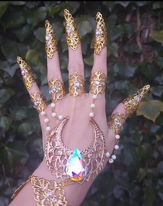 Anting Manik, Anak Haiwan, Hand Accessories, Fantasy Gowns, Fantasy Dress, Hand Jewelry, Fantasy Clothing